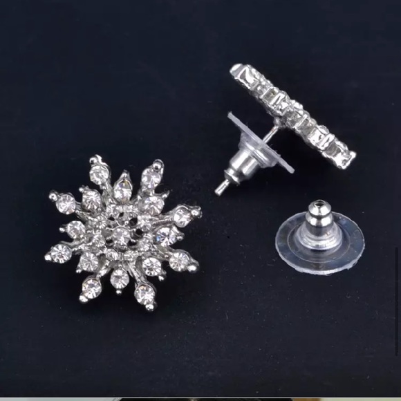 New Silver Plated Star ⭐️ Earrings - Picture 4 of 5